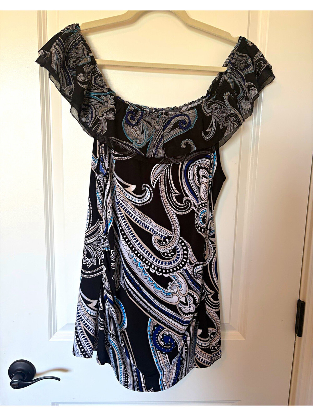 White House Black Market Women’s Top XL Black/White/Blue Paisley Ruffle Stretch